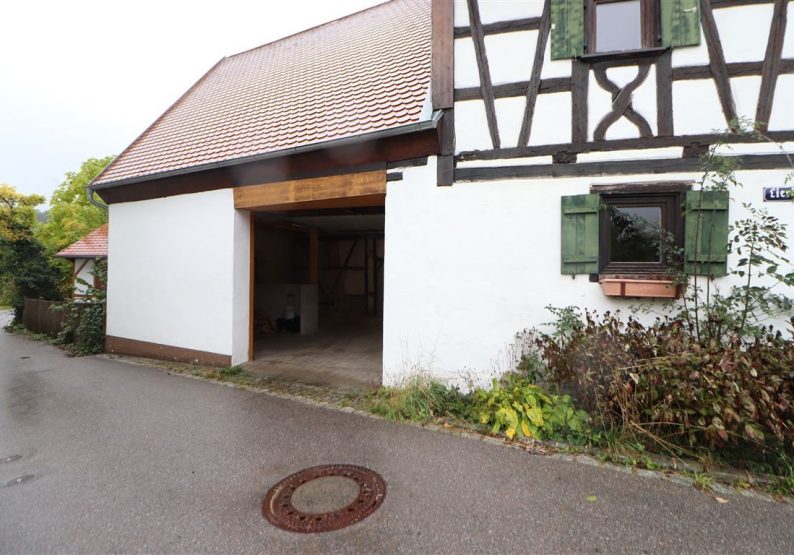 Scheune neben Wohnhaus