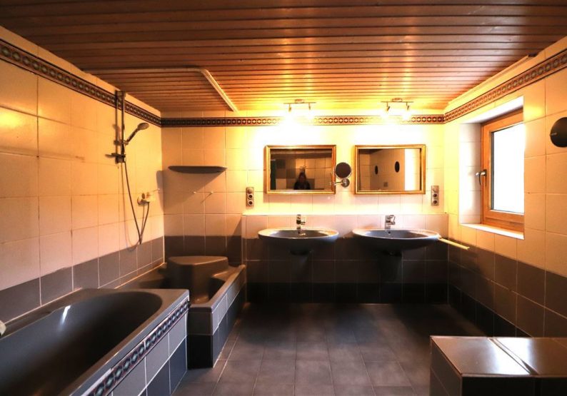 Badezimmer im OG Altbau