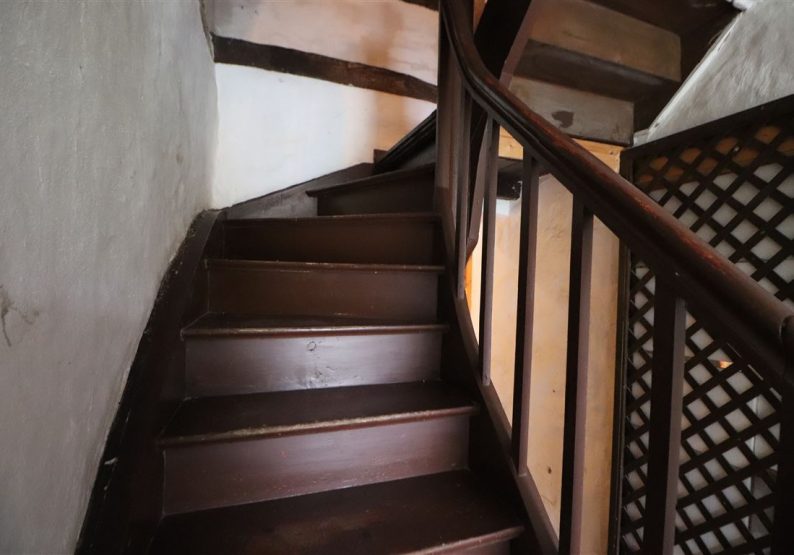 Treppe in das OG Altbau