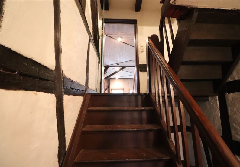 Übergang vom Altbau in Anbau SW