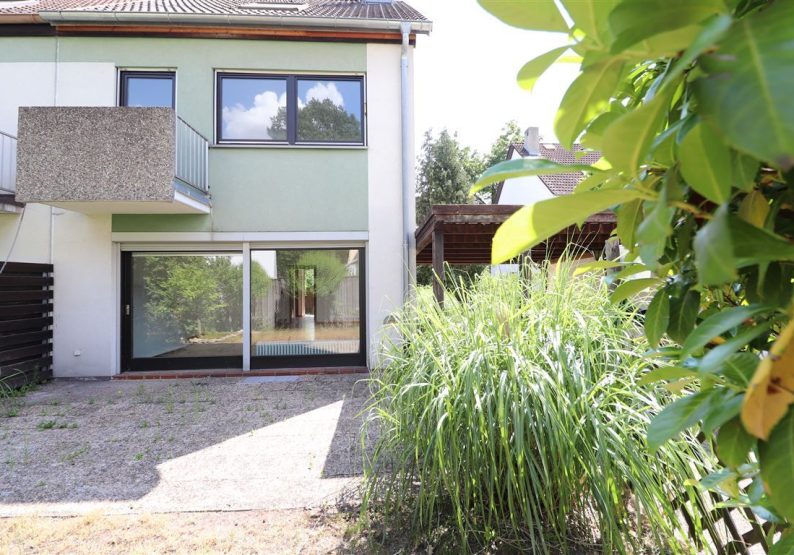 Westgarten mit Terrasse