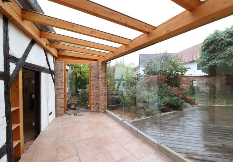 Kleiner Wintergarten an Terrasse